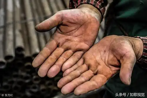 孩子, 你还在大手大脚花钱吗? 父母辛苦挣钱的10个瞬间, 看了泪奔