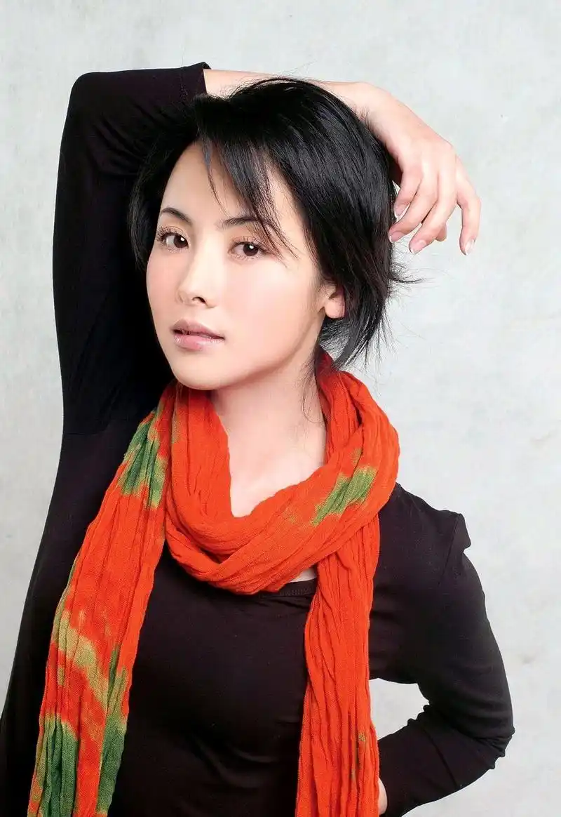 精美图集|杨明娜气质优雅,明艳动人