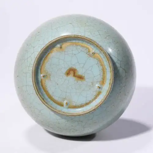 北宋官窑专烧宫廷用瓷,产量低,传世品极少.