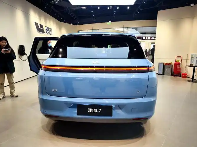 中大型5座suv 实拍体验理想l7 空间是亮点