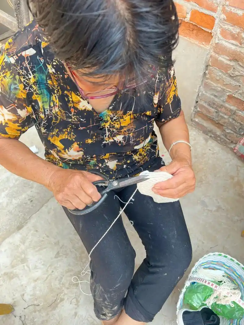 快乐的时光总是不经意流逝回忆满满农村手工布鞋你还记得吗