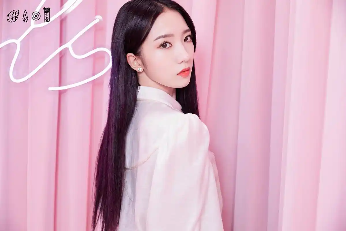 笑眼盈盈,柔软山支缓解紧张气氛 助力追梦,初心不变