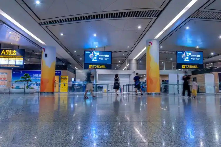 重庆江北机场丅3航站楼候机厅疫情之后日渐恢复人流