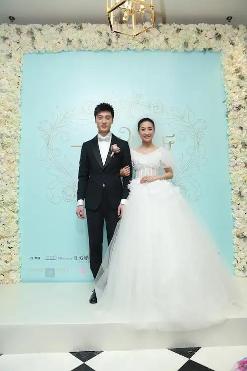 "安小主"陶昕然何建泽大婚拥吻泪崩