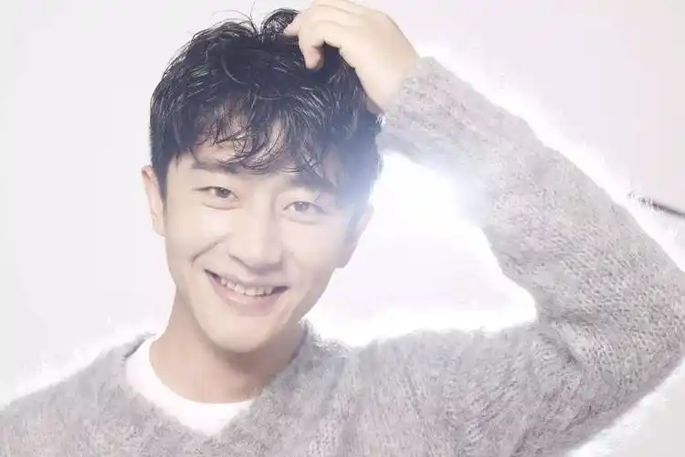 迷醉人的微笑!黄轩,坚持的人生没有不可能!