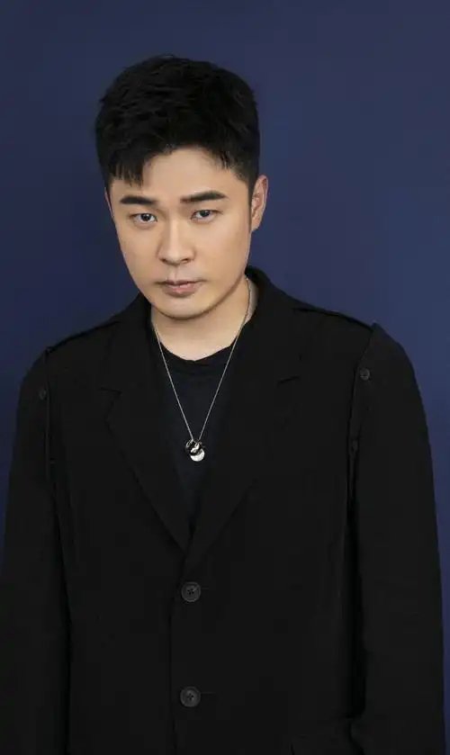 演员陈赫,综艺感爆棚,气氛担当,来看写真照吧