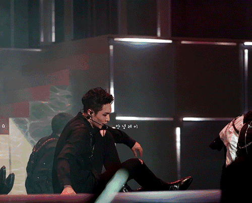 张艺兴"突然"尬舞放飞自我,会跳舞的boy都是自带光芒的撩妹狂魔!