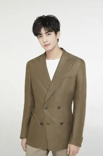 宋威龙生日写真释出质感雅痞演绎反转魅力