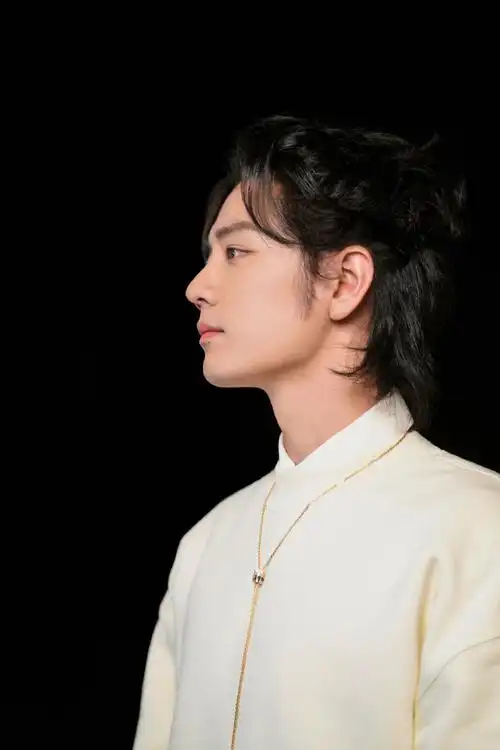 侧脸肖战##肖战没见过的库存#小室也沉迷在你家boss的侧颜无法自拔吗