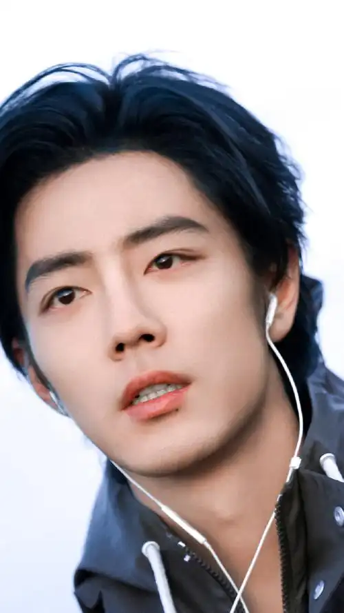 肖战工作室发了18张照片