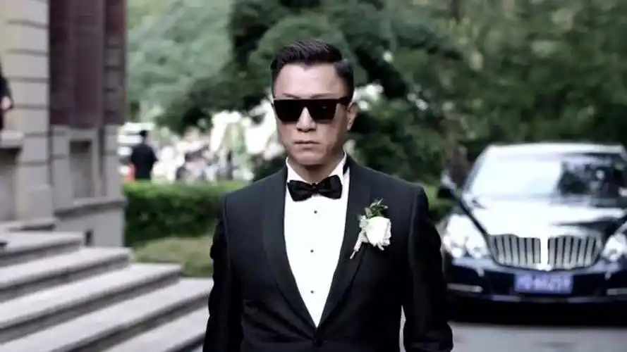 好先生:孙红雷真爷们!戴着墨镜,走路真霸气!