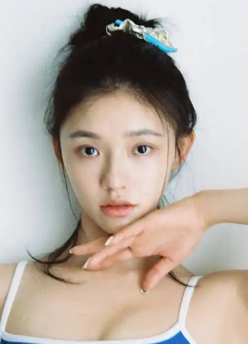 林允夏日清凉白开水清纯少女造型_皮肤_照片_白色