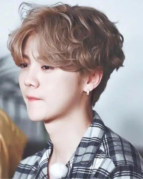 190731鹿晗神仙卷毛发型这样的精致洋娃娃谁不想抱回家