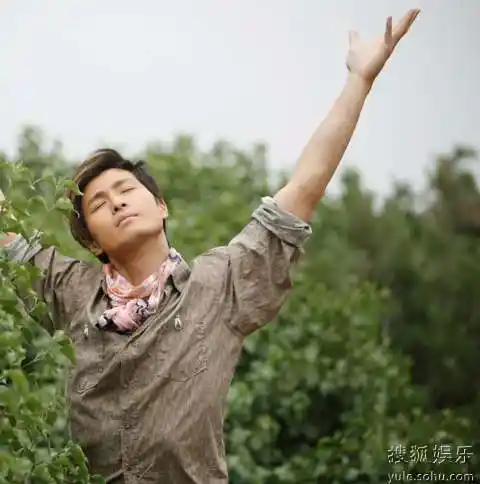 许绍洋清新写真 亲近自然回归真我(图)