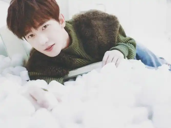 杨洋 可当壁纸 杂志图 啊啊啊啊咩咩 怎么会有那么可爱的男孩子