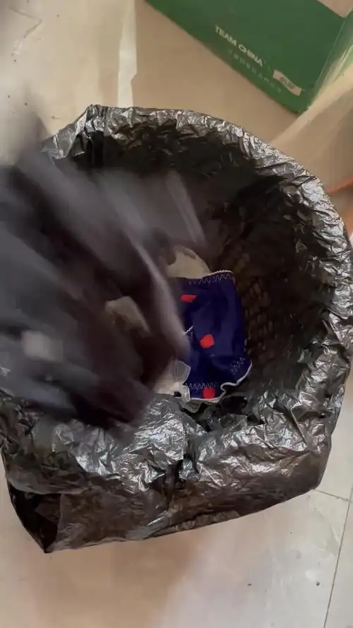 酸臭的袜子,如同夏天的午后,热烈而令人难忘