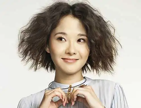 蓬松随性的锡纸烫发型图片女-好发型