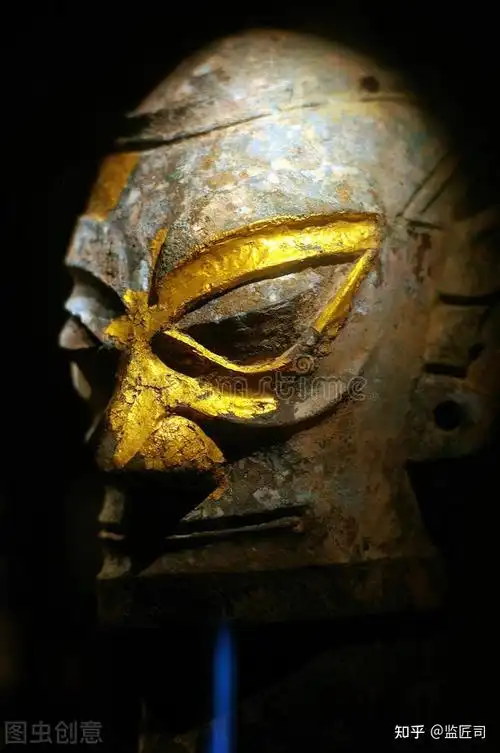 7.青铜人面鸟身像