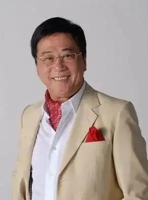 初到香港,夏雨做过地盘工人,做过杂工.