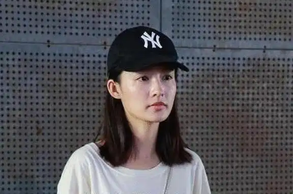 素颜我只服李沁!脸上雀斑看的一清二楚,网友:把粉底涂厚点