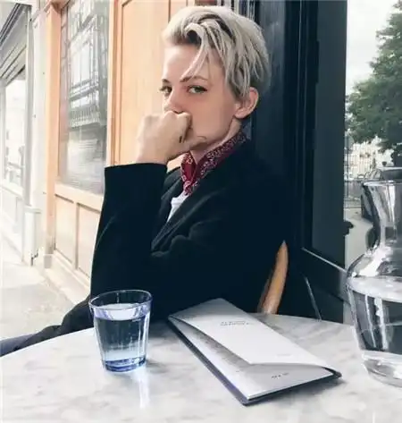 酷女孩超短发 all back大背头