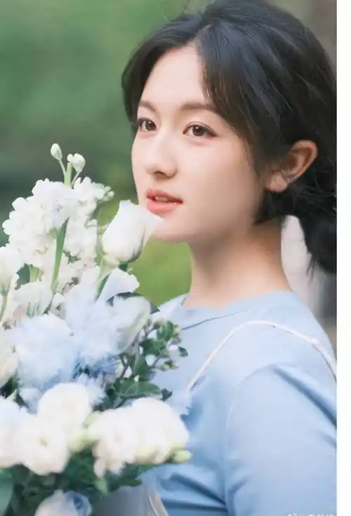 清新小白裙 ,李兰迪清纯甜美,温柔又娴静!