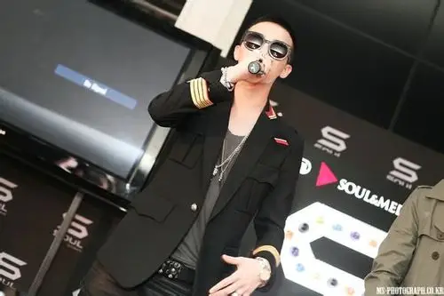 求 权志龙锅盖头发型的图片