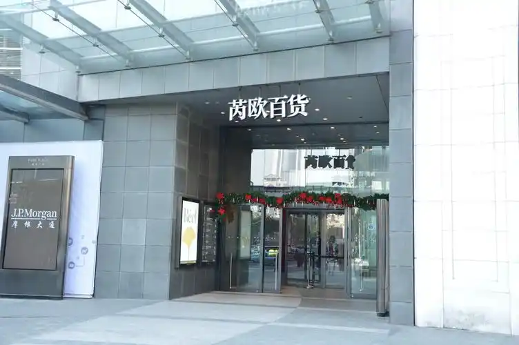 商场入口的圣诞装饰