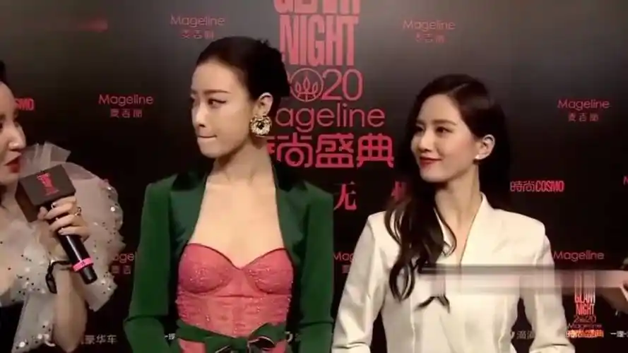 倪妮刘诗诗气质对比两人十指相扣合体走红毯差距不是一星半点