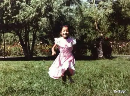 佟丽娅童年萌照曝光 被赞美人胚子(组图)