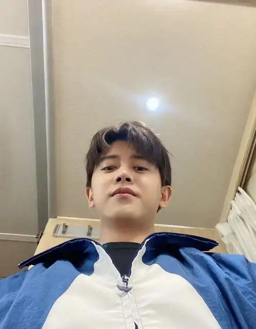 任嘉伦自拍死亡角度