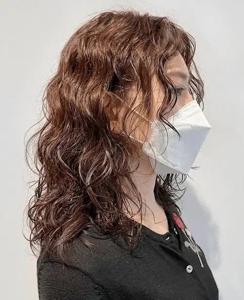 "长发烫满头",风情万种又上头._发型_中国_人类