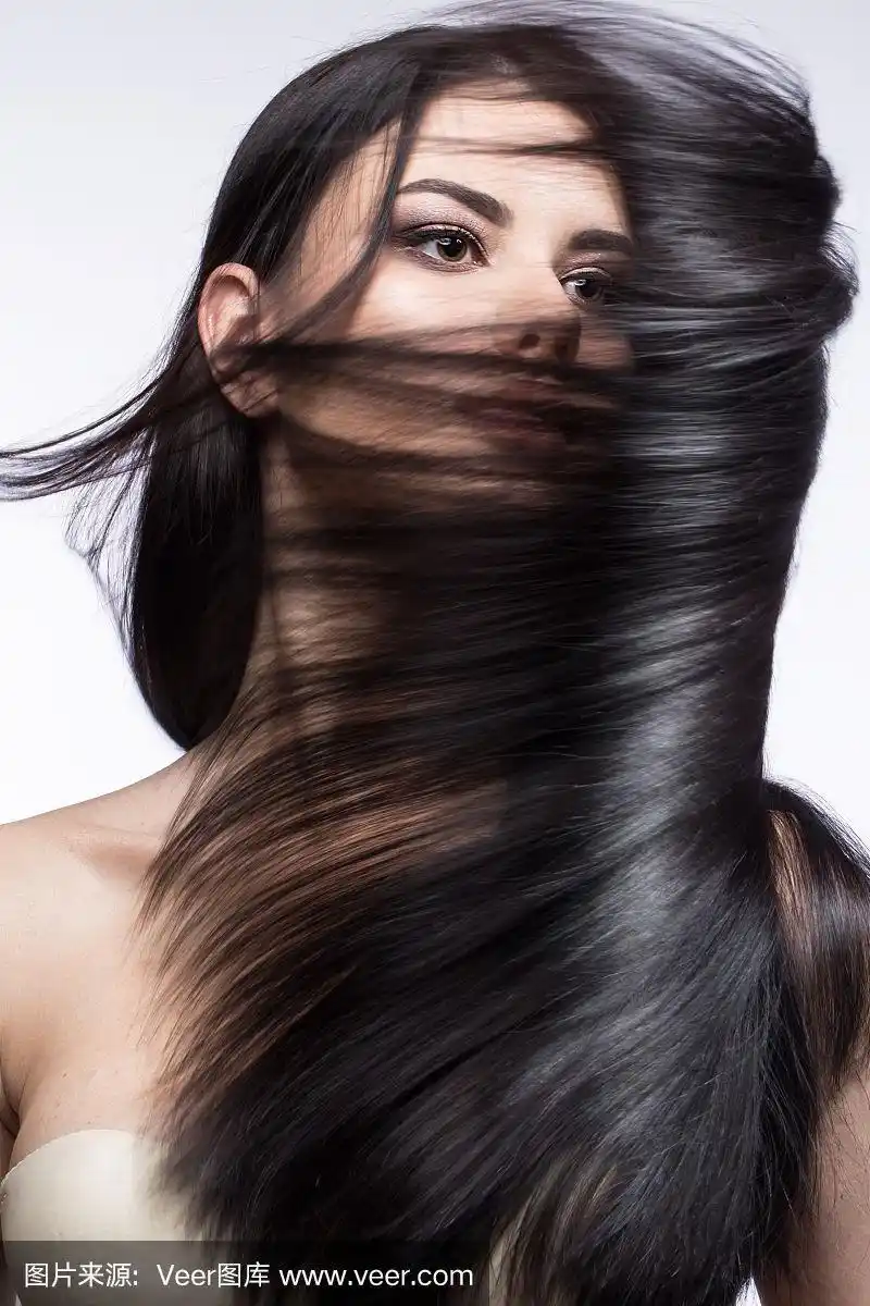 美丽的黑发女孩,一头秀发