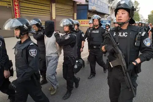 昆明公安集中抓捕晋宁区广济村寻衅滋事违法犯罪嫌疑人