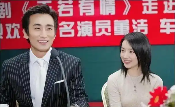 当43岁董洁和35岁景甜坐一起才彻底明白什么是顶级骨相和气质