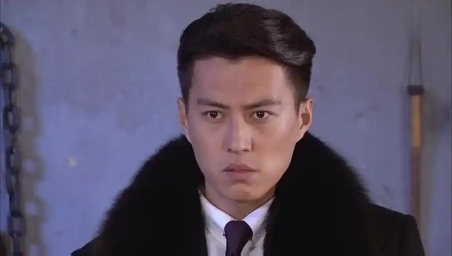 箭在弦上荣石手下被抓他亲自打电话询问实情