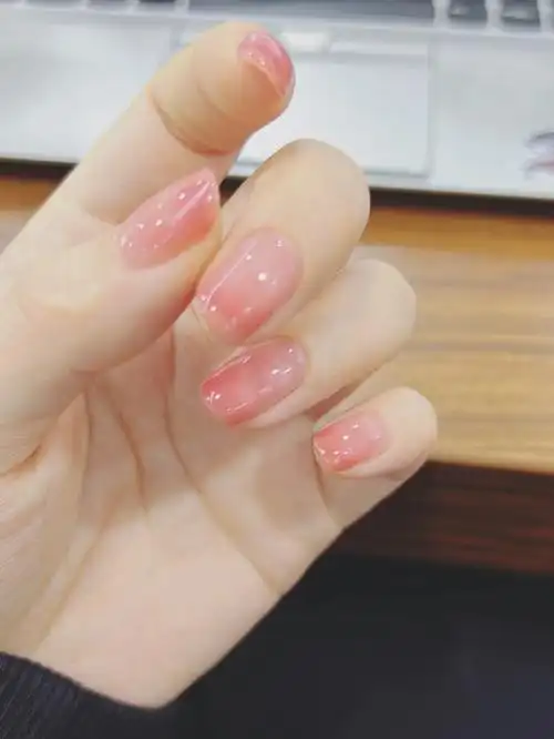 太喜欢这个渐变色的自然美甲啦