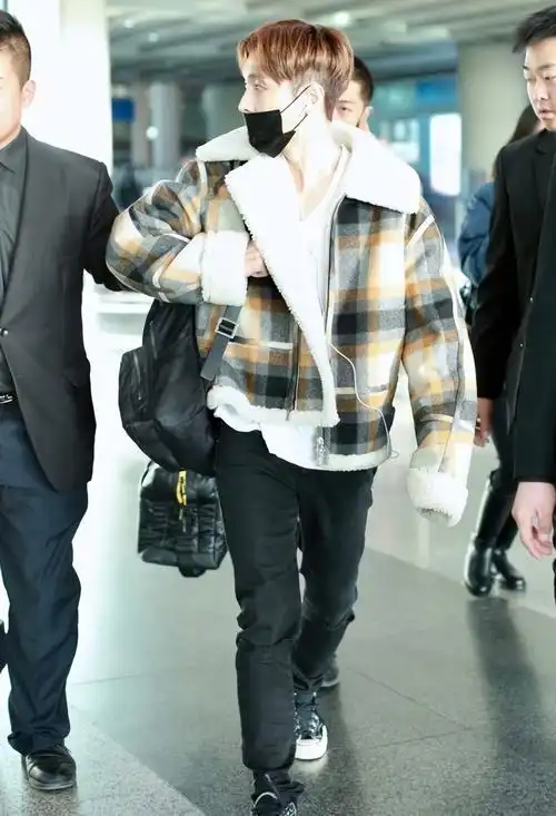 墨水裤简直有毒小绵羊张艺兴穿出了企鹅腿不忍直视