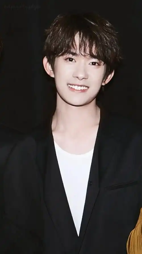 关于qq易烊千玺的说说