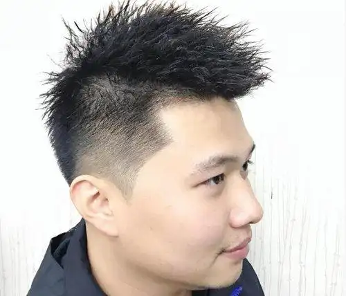 胖男生不减肥也能变男神 前提条件是胖男生得拥有显瘦时尚的短烫发(3)