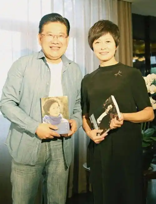 主持人,演员,写作者,国脸主持曹可凡,在不同领域中切换着身份_综艺咖