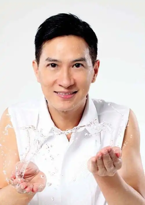 图片大全 头像图片 发型图片 1/3 2/3 3/3 没有下组图了  张家辉相关