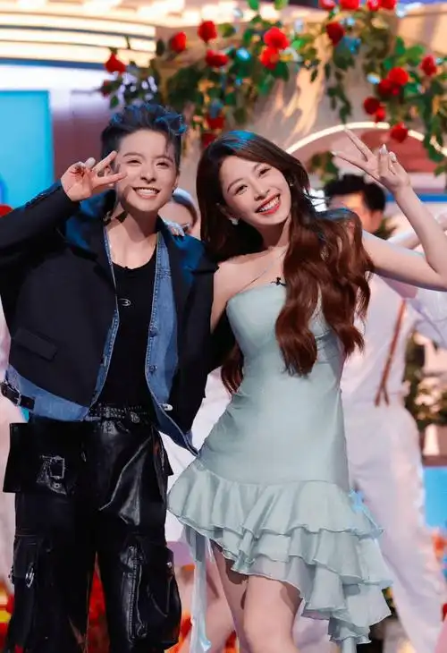 《浪姐》们登场,而且还是几代浪姐们同台,其中就有金晨,李斯丹妮,ella