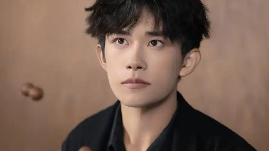 易烊千玺 明星风尚壁纸【13】