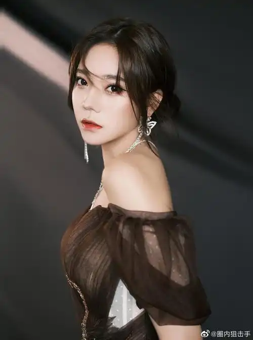 张紫宁专辑签唱会造型好美啊不得不说紫宁还是美的