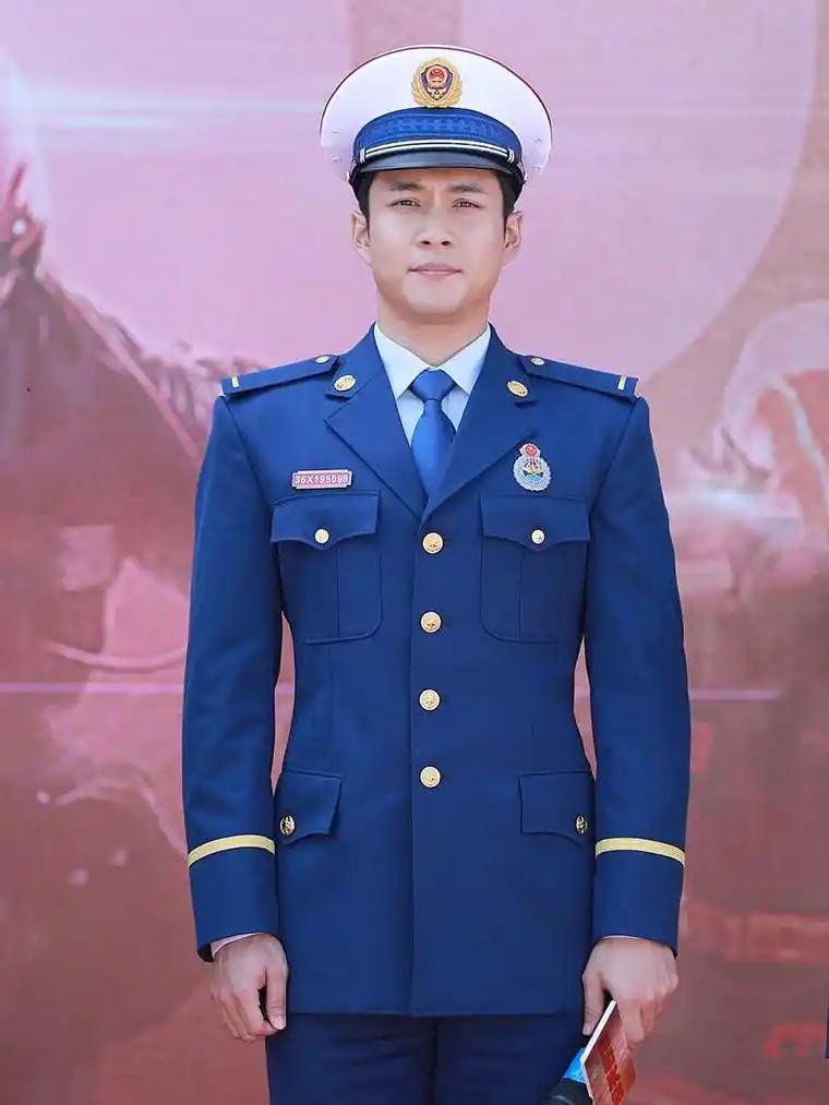 蓝色军装是什么兵种?