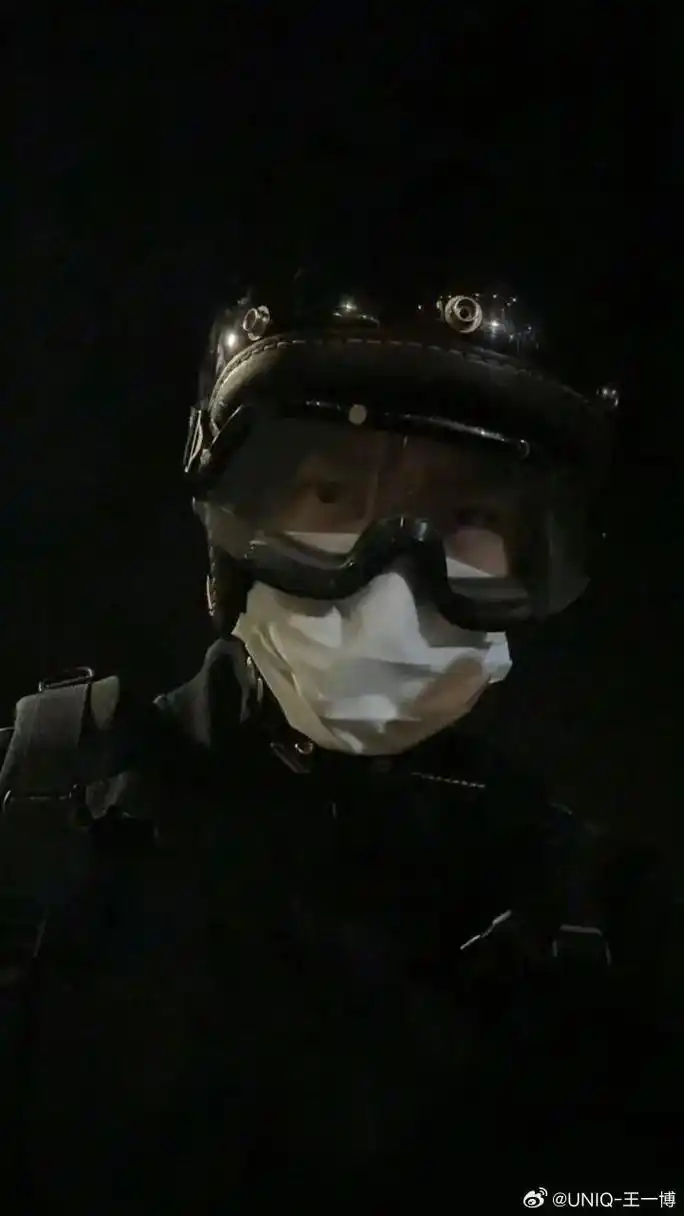 情侣头像.我不管,今天我和王一博都发了头盔自拍,情侣头像ge - 抖音