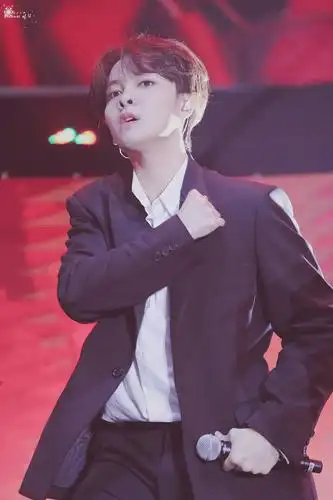 尤长靖近期舞台look合集今晚期待主唱大人开口跪系列的演唱舞台