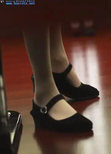 这种布鞋谁正在穿?