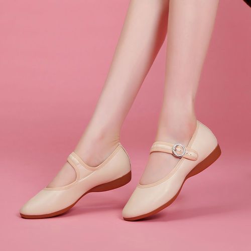 春夏季一字扣带米色平跟单鞋新款休闲真皮平底女鞋中老年广场舞鞋